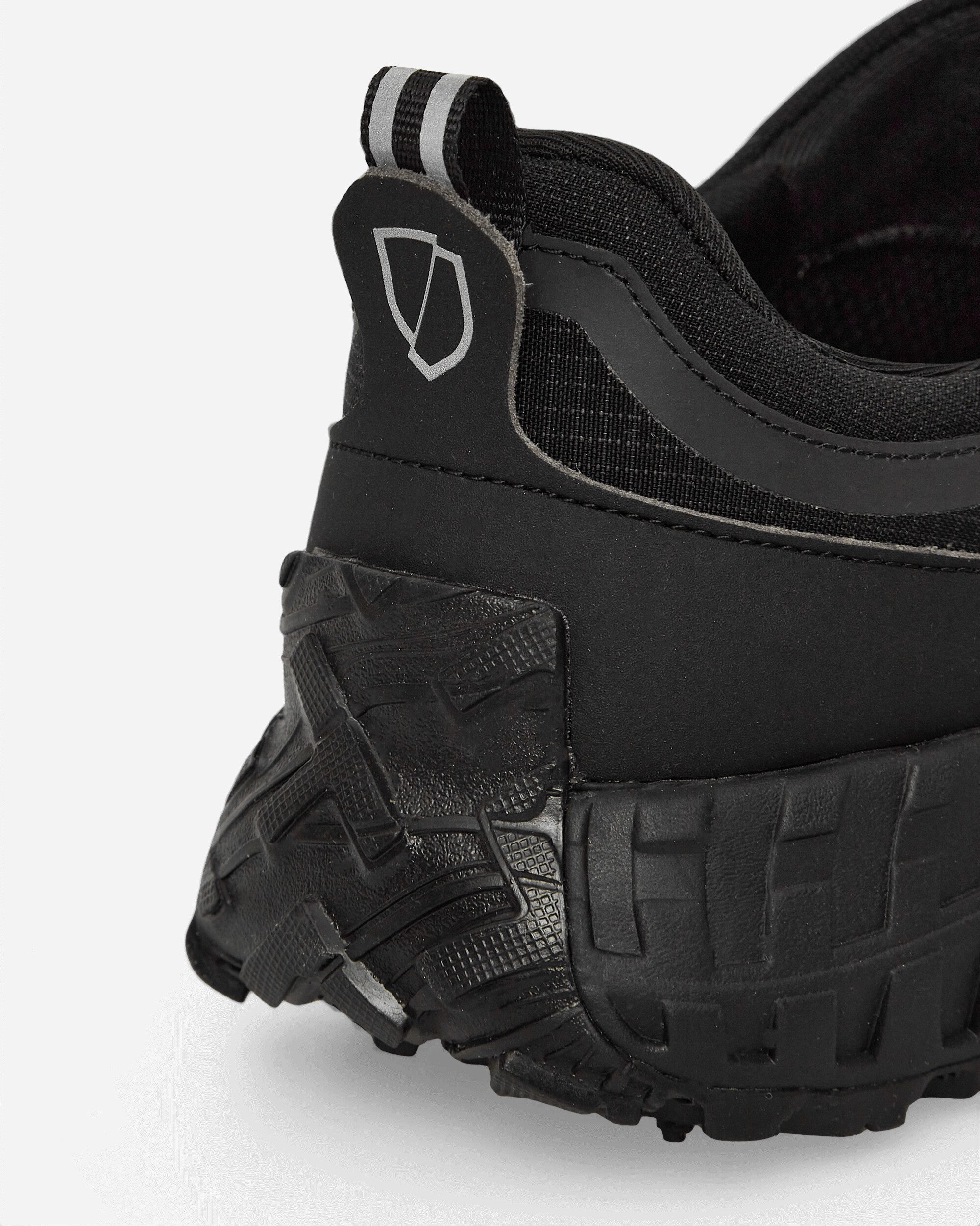 003 Sneakers Pitch Black