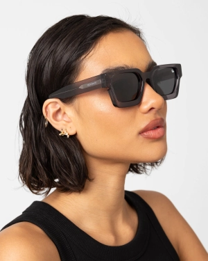 Belvoir & Co Larsson Sunglasses Smoke