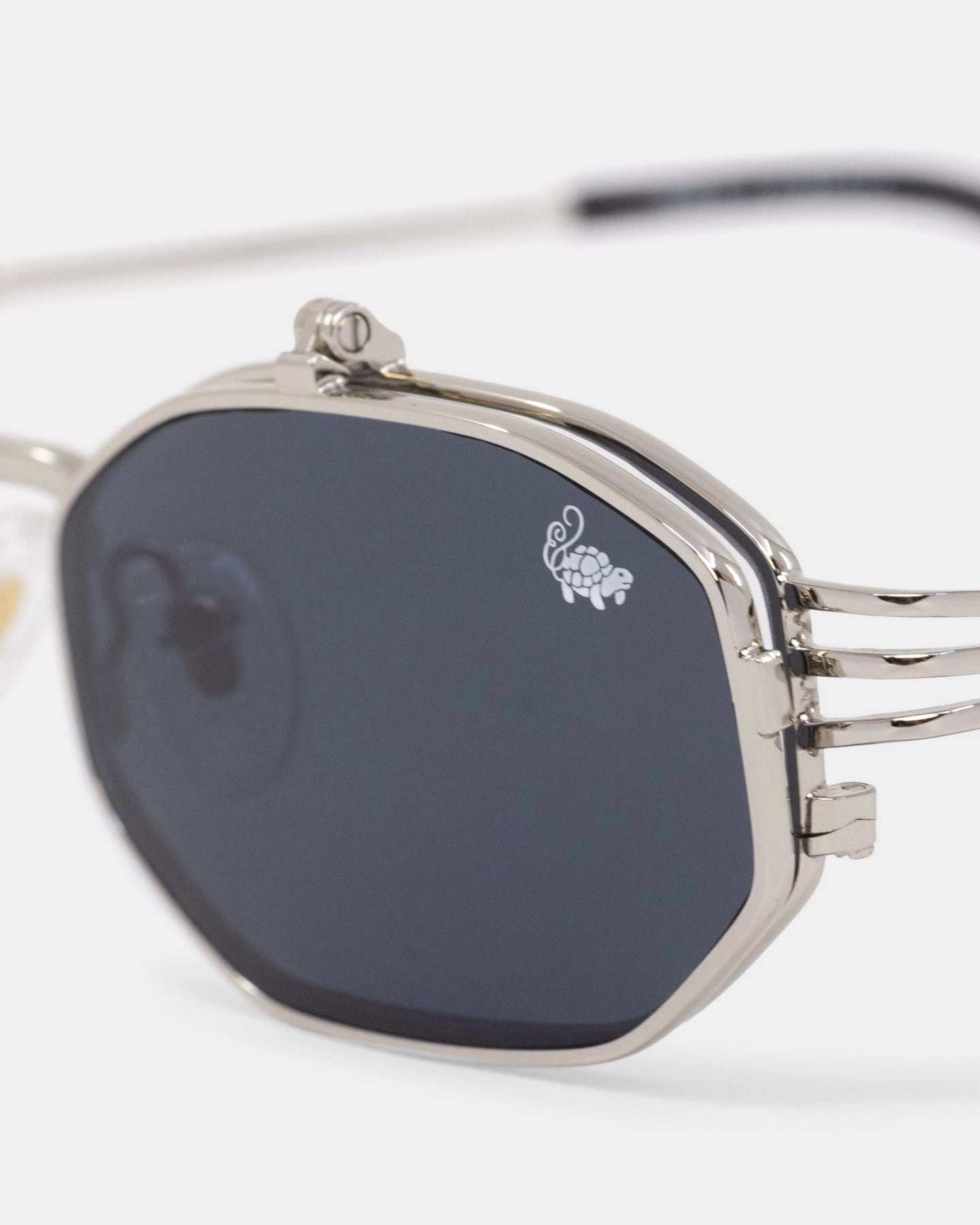Belvoir & Co Ramar Flip Sunglasses Silver/Black