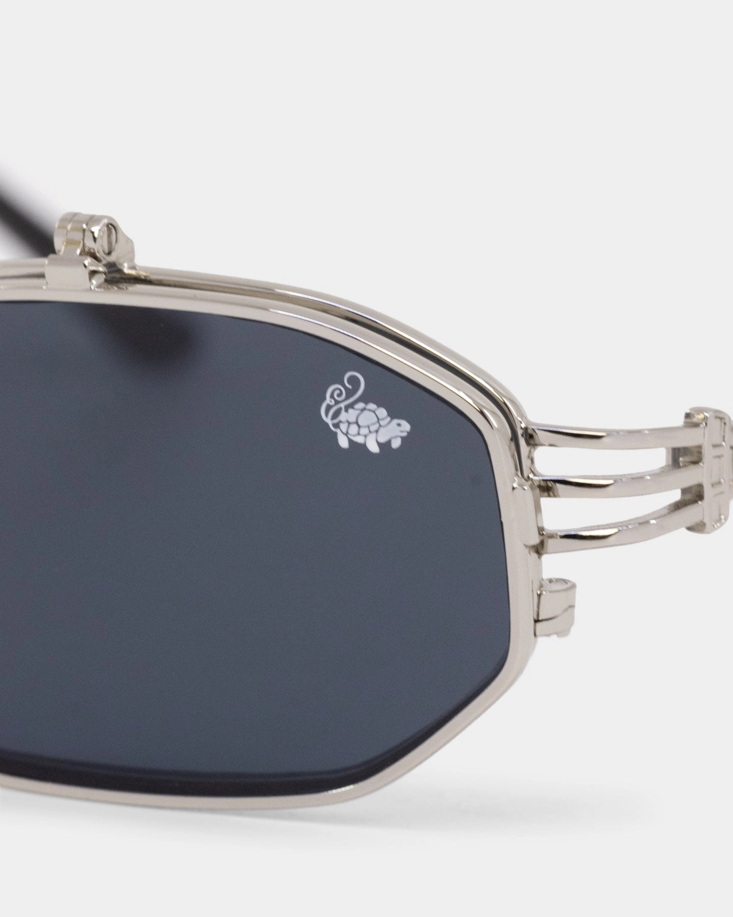 Belvoir & Co Ramar Flip Sunglasses Silver/Black