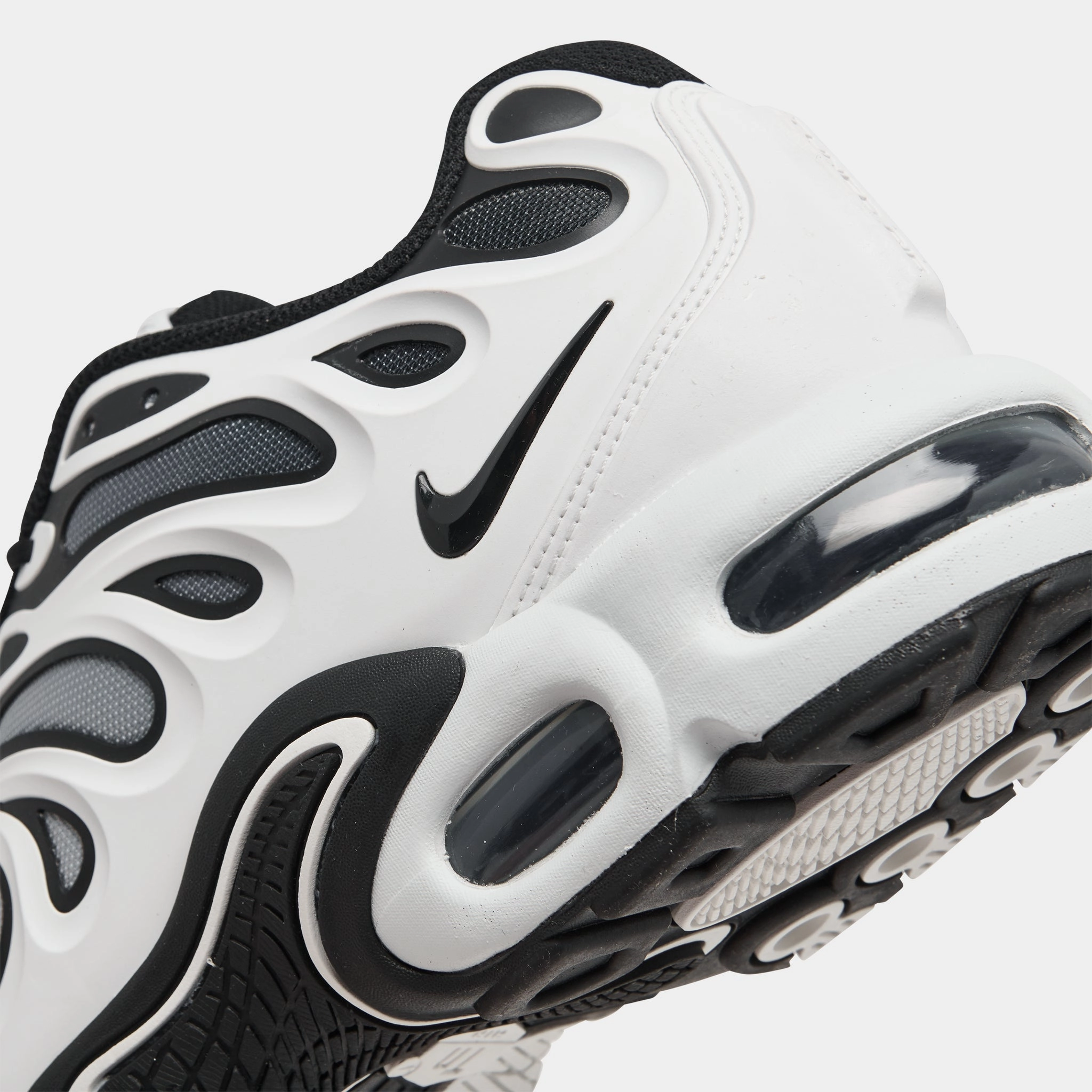 Nike Air Max Plus White / Black - Metallic Silver