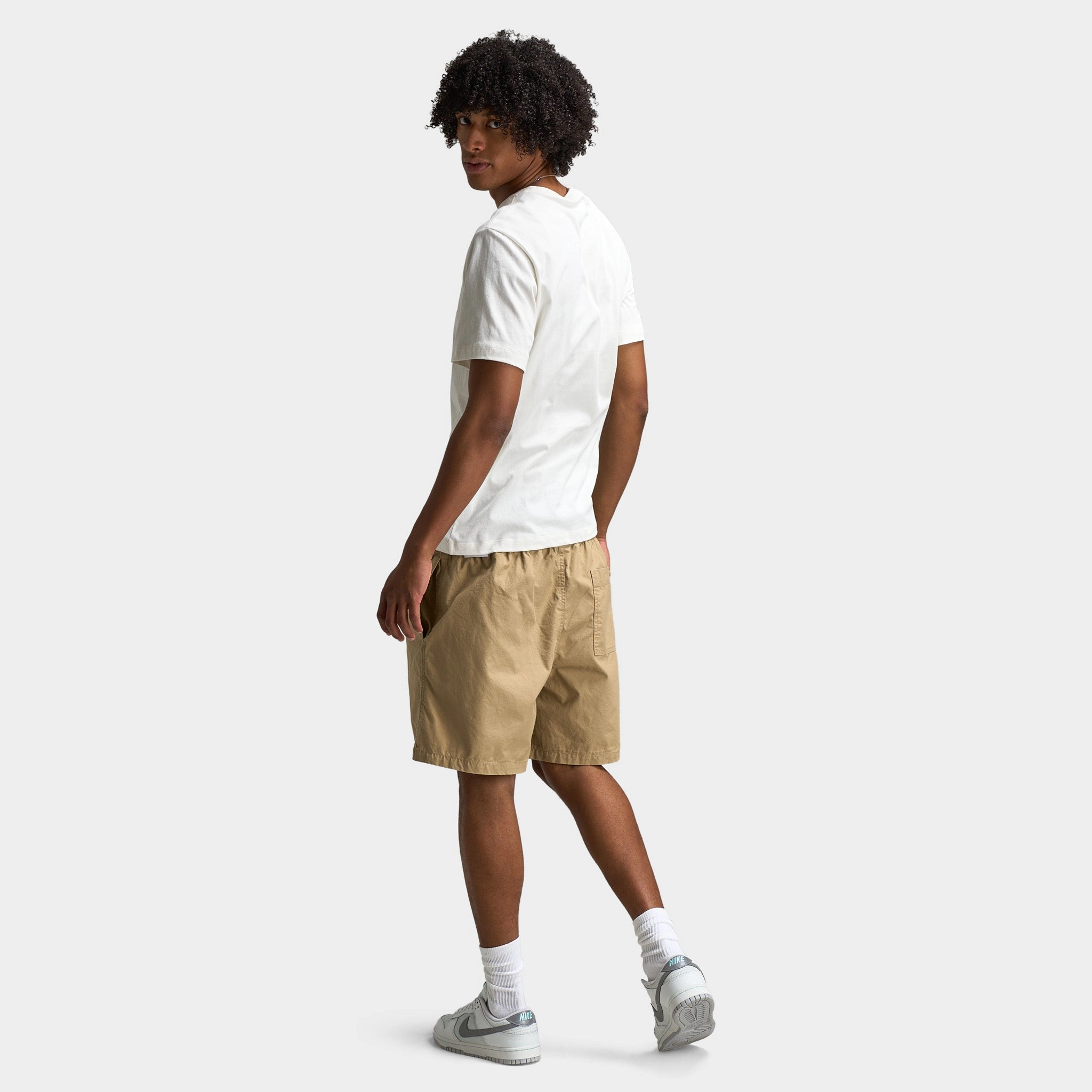 Nike Sportswear Just Do It Graphic T-Shirt / Sail
