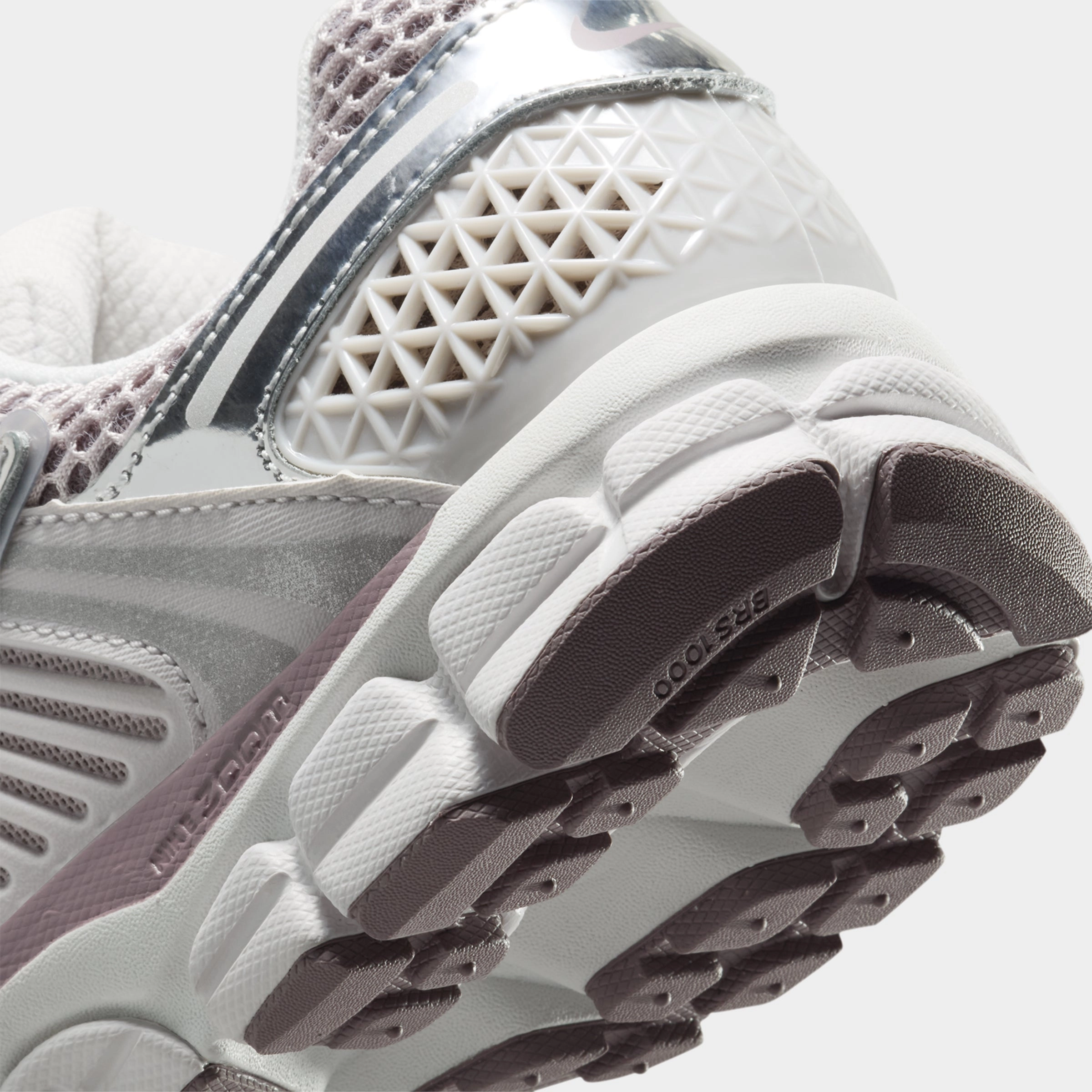 Nike Women's Zoom Vomero 5 Vast Grey / Metallic Silver